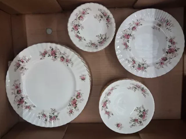 Royal Albert Lavender Rose pattern dinnerware, 6 dinner plates, 6
