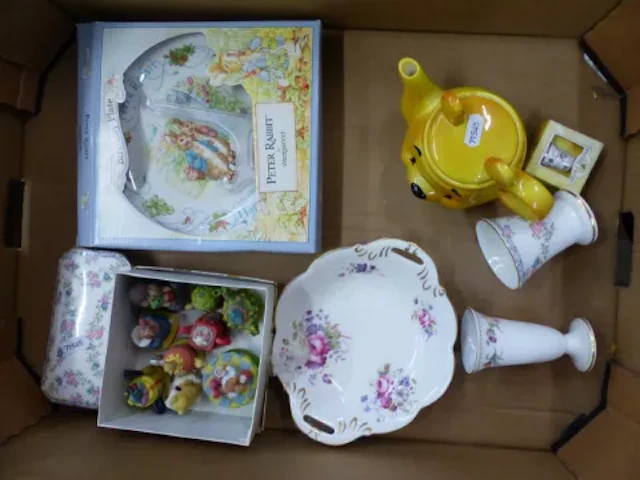 Mixed named ceramics to include a boxed Wedgwood Peter Rabbit plate