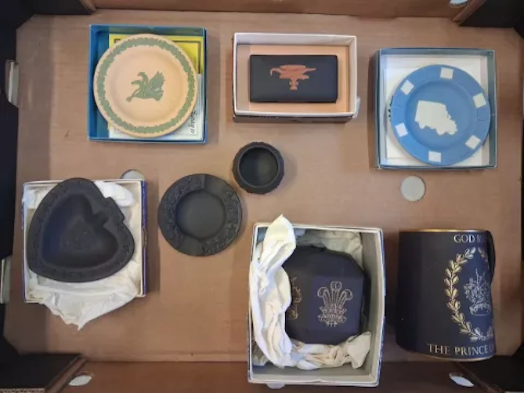 Wedgwood jasperware items to include a small Egyptian theme lidded