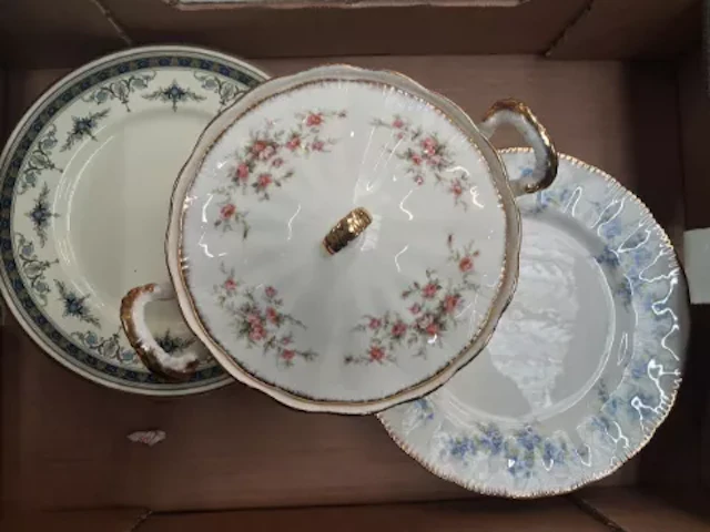 Minton Grasmere pattern dinner plates x 6, Paragon Remember Me dinner