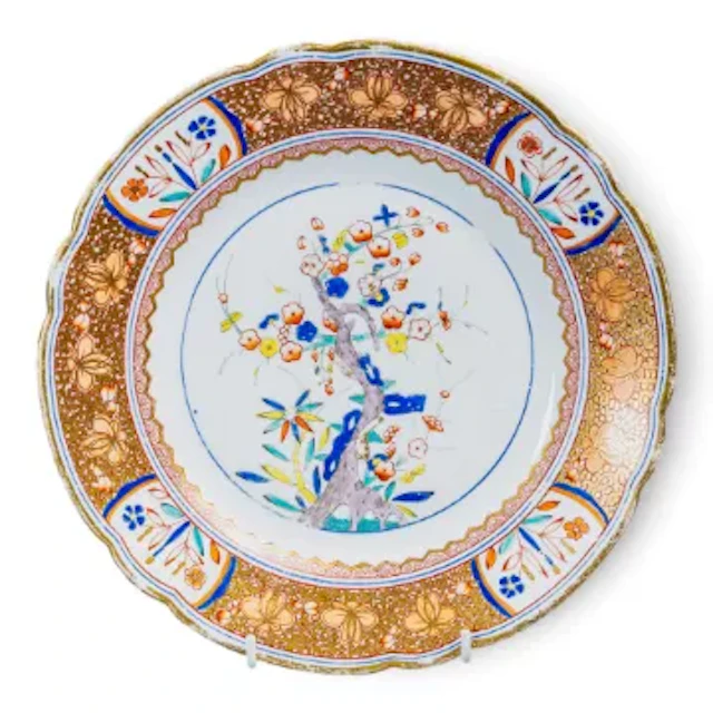 An early Spode plate decorated in an Oriental style, early 19th century