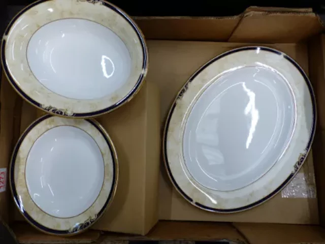 Wedgwood Cornucopia pattern dinnerware, 6 rimmed soup bowls, 2 x open