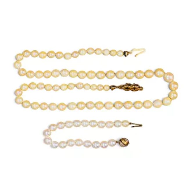 Cultured freshwater pearl necklace with 18ct gold clasp set with green
