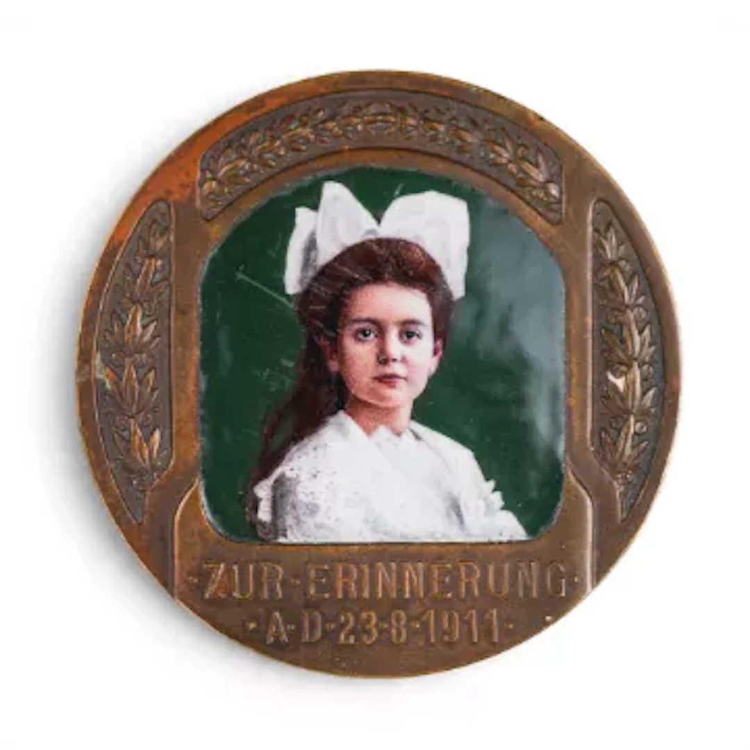 A German bronze memorial medal 'Awes Munze Berlin' with enamelled