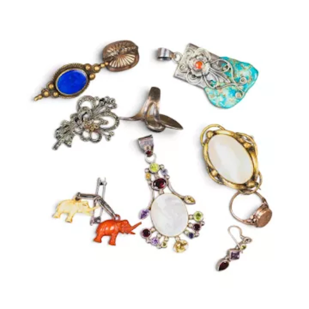 A good collection of antique white & yellow metal jewellery items