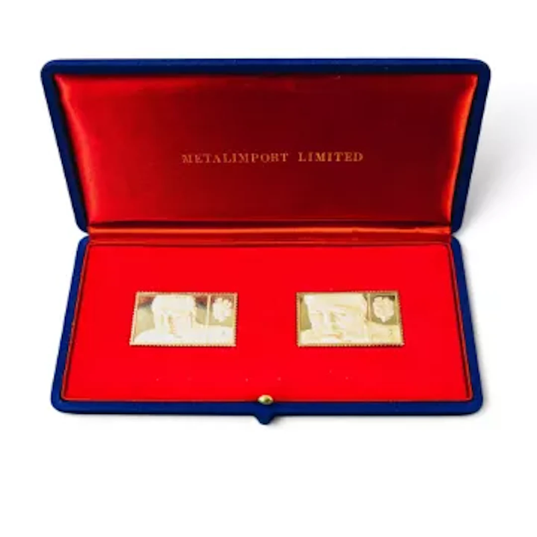 2 x 18ct gold hallmarked Sir Winston Churchill medallions depicting