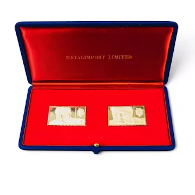 2 x 18ct gold hallmarked Sir Winston Churchill medallions depicting