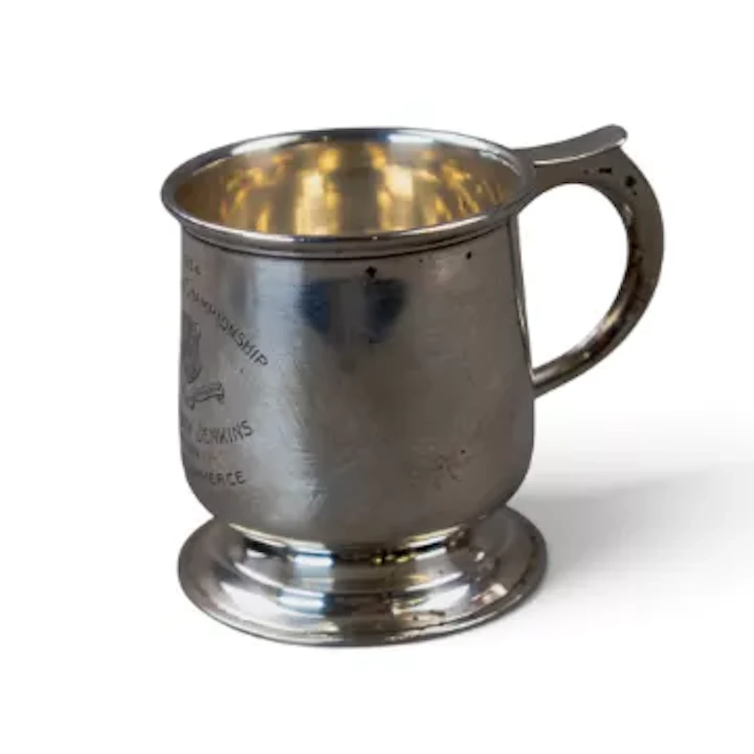 Chester hallmarked sterling hallmarked silver mug, 133g.