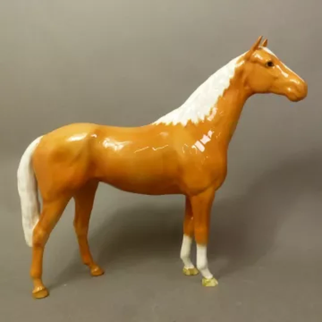 Beswick large Hunter in palomino gloss model 1734.