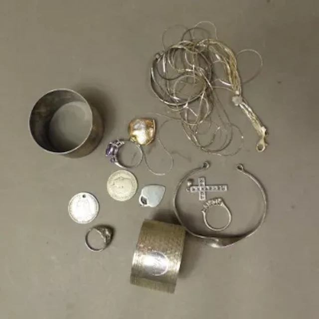 Mixed .925 silver items to include napkin rings, jewellery, coins
