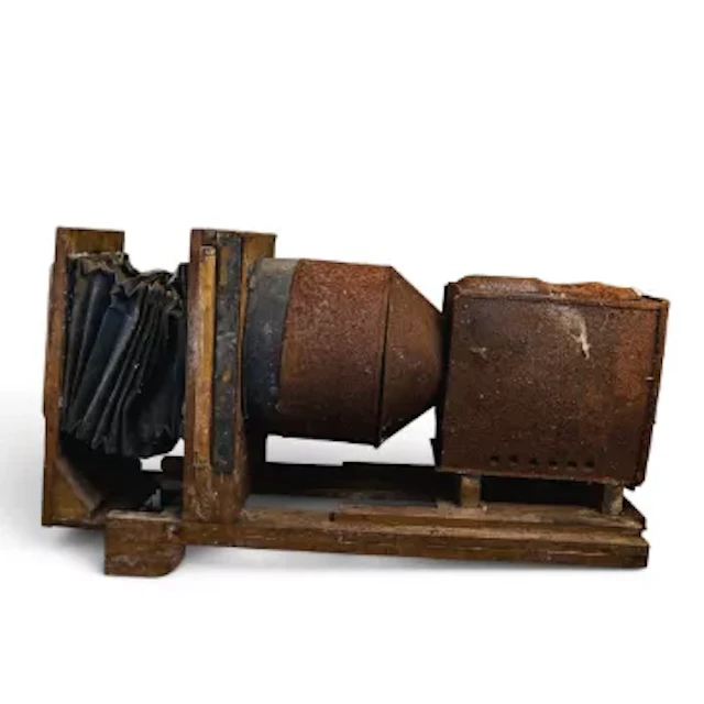 Late 19th/early 20th century magic lantern with sliding projector