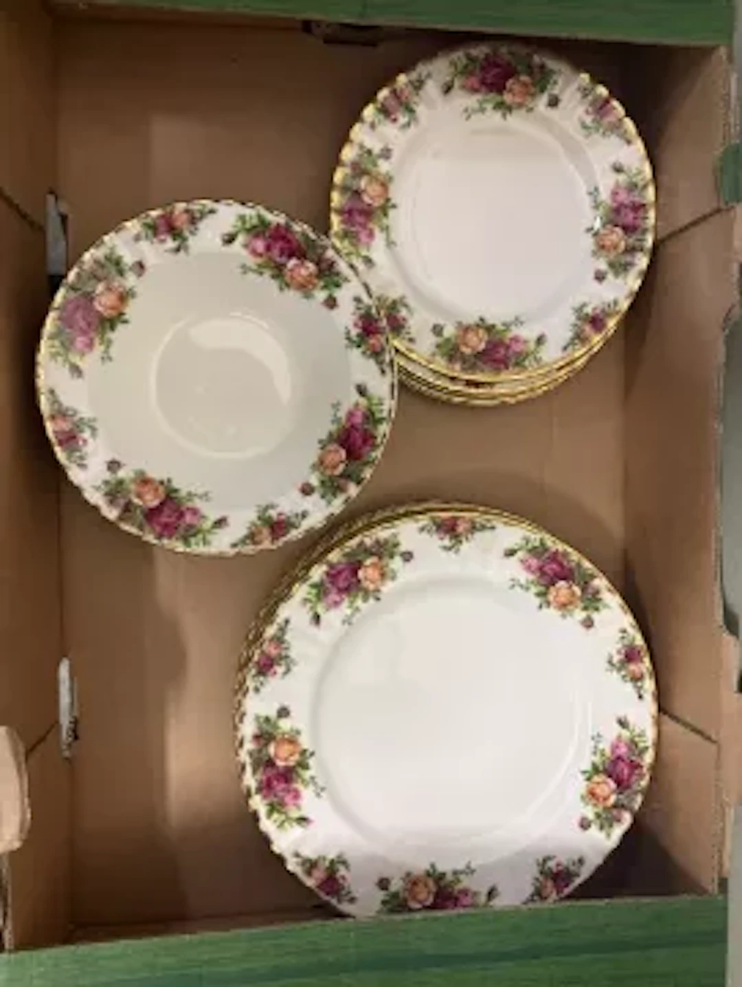 Royal Albert Old Country Roses pattern dinnerware to include 8 dinner