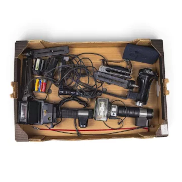 A collection of items to include - Sunpak G 4500 electronic handle-mount