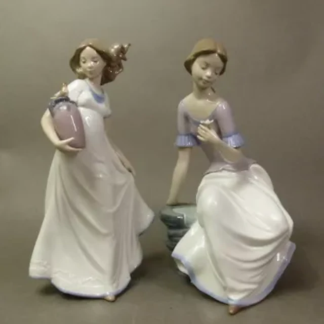 Two Nao figurines, models 1392 and 1409, tallest 29cm (2).