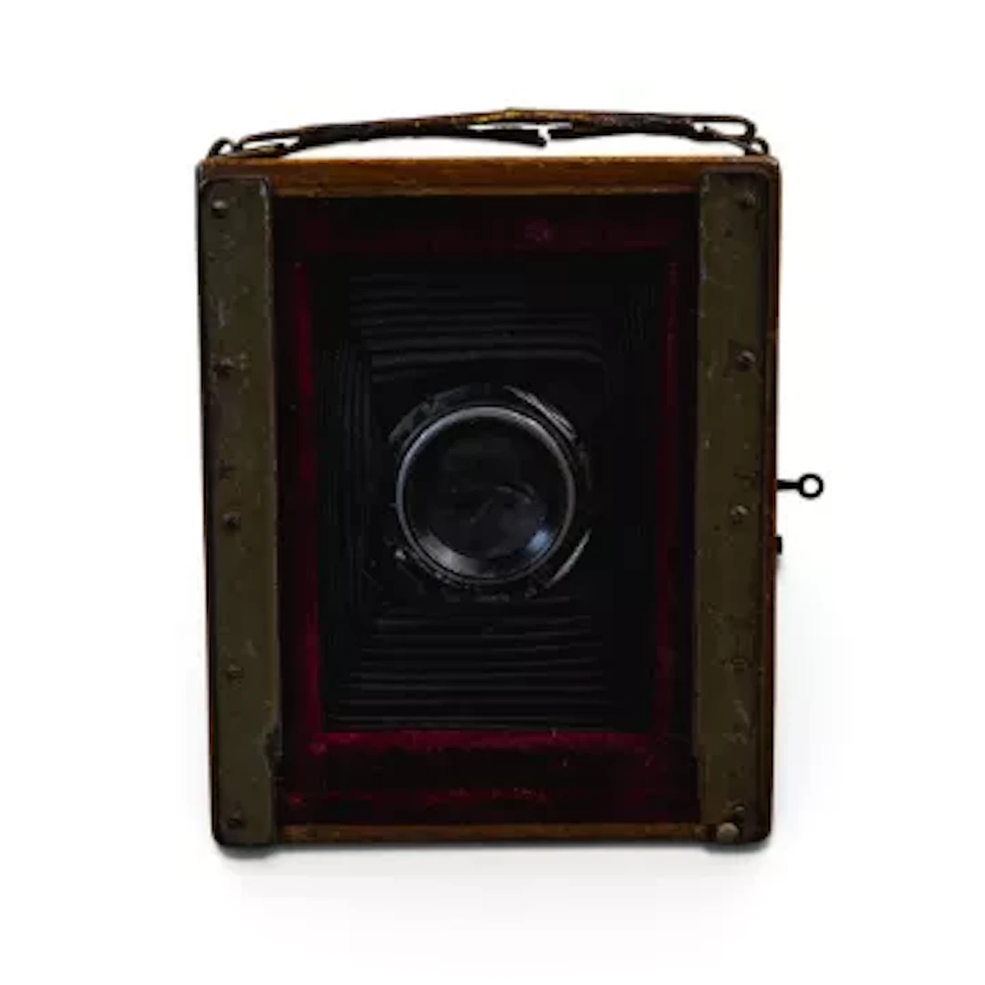 Vintage early 20th century German folding plate camera, with Carl