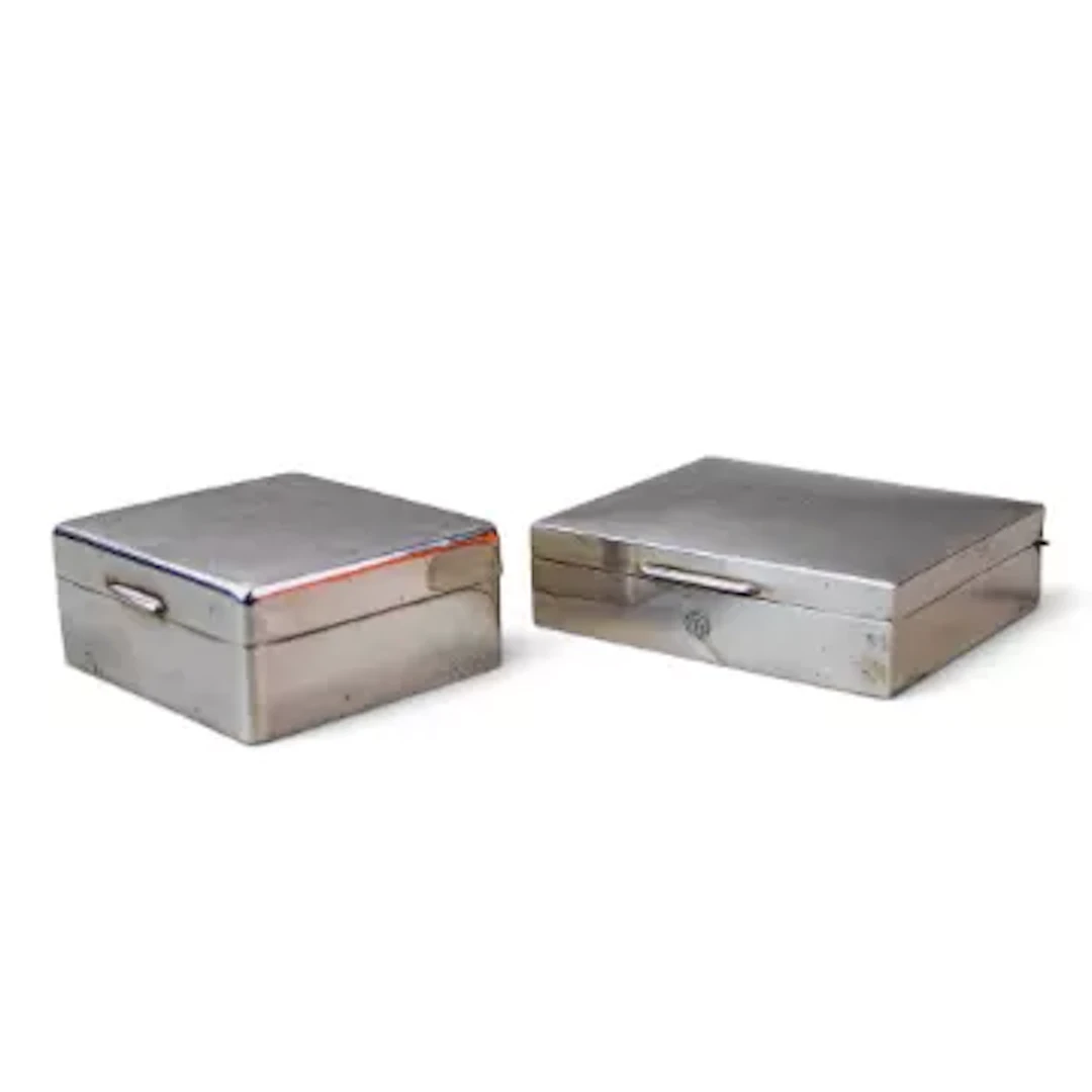 2 x sterling silver hallmarked cigarette boxes, loaded in bases and