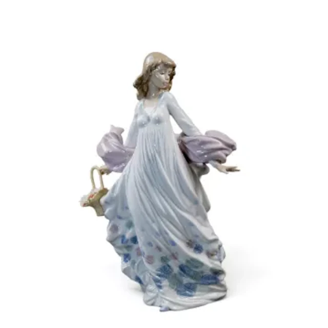 Lladro Porcelain figurine 'Spring Splendor' model no.05898. H.30cm (boxed)