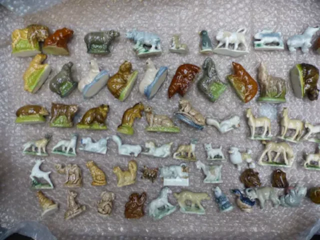Wade, a good collection of Whimsies to include Red Rose examples