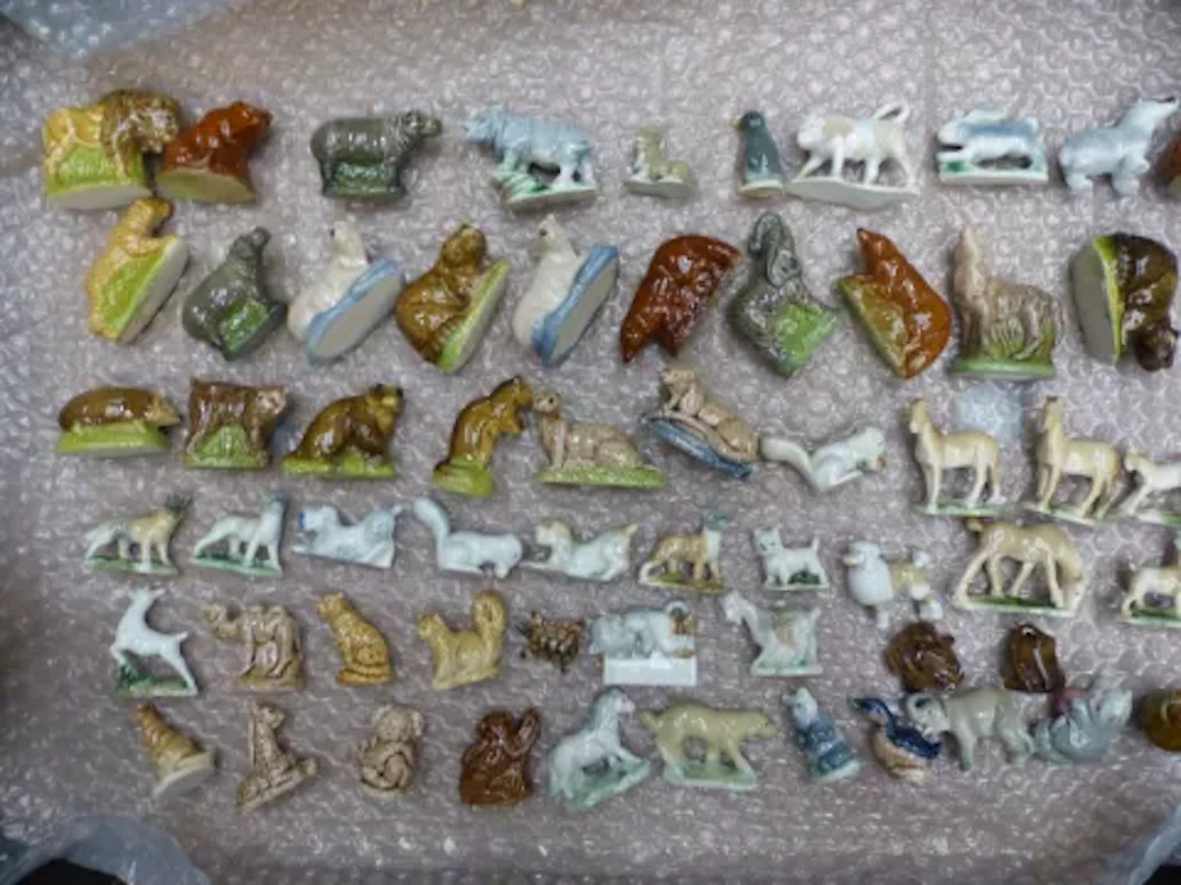 Wade, a good collection of Whimsies to include Red Rose examples