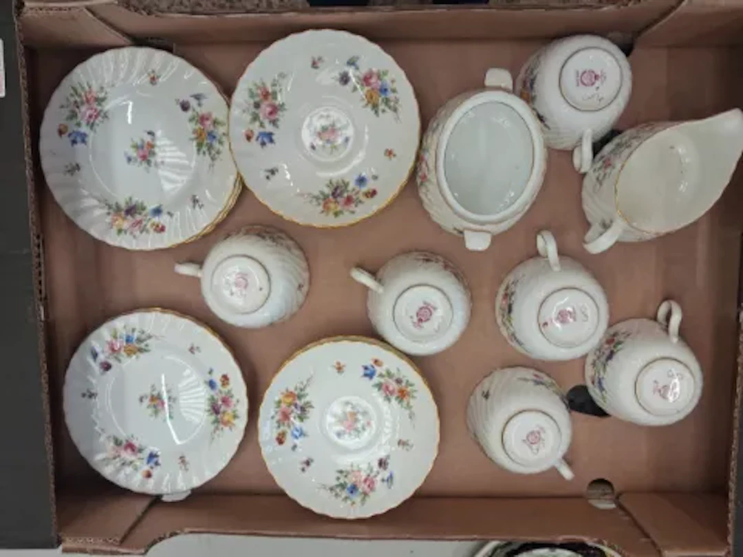 Minton Marlow pattern tea set, 6 trios, milk jug and a sugar bowl