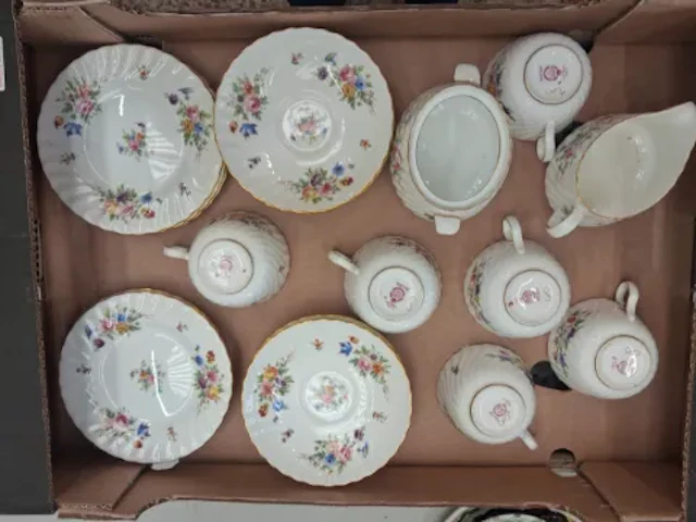 Minton Marlow pattern tea set, 6 trios, milk jug and a sugar bowl
