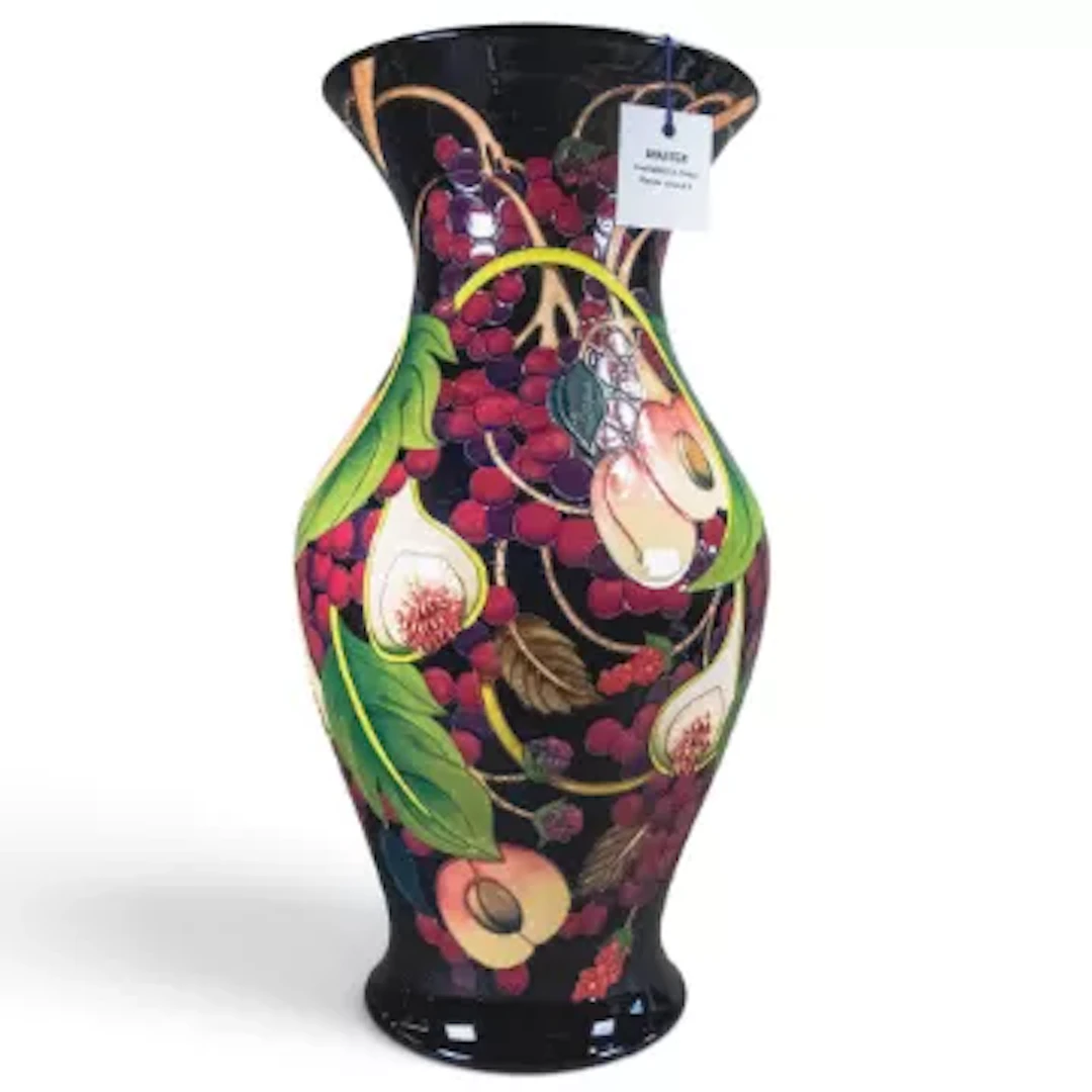 Moorcroft Prestige (MASTER) Queens Choice vase 2286/18. Design trial