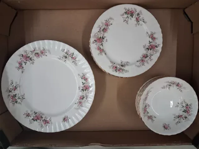 Royal Albert Lavender Rose pattern dinnerware, 6 dinner plates, 6