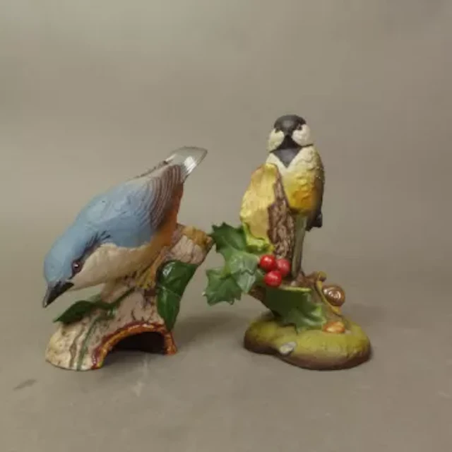 Wade Connoisseur's Collection model of a Coaltit on holly branch with