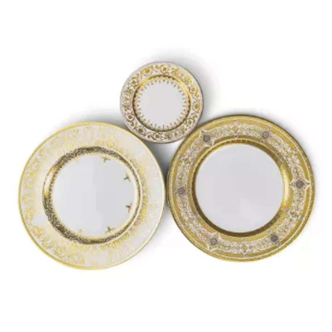 A group of 6 De Lamerie pieces to include 3 dinner plates with an