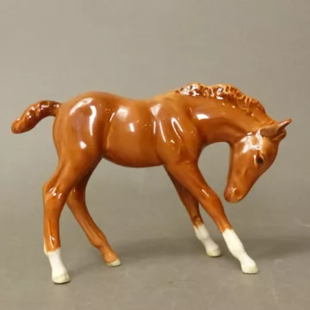 Beswick large foal with head down, model 947, in chestnut gloss, re-glued tail.