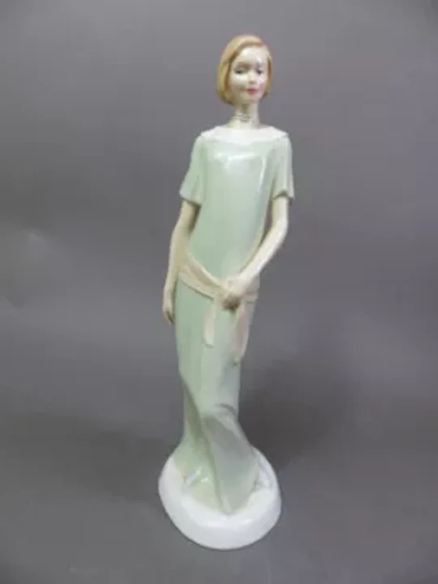 Royal Doulton Reflections figurine Enigma HN3110, first quality.