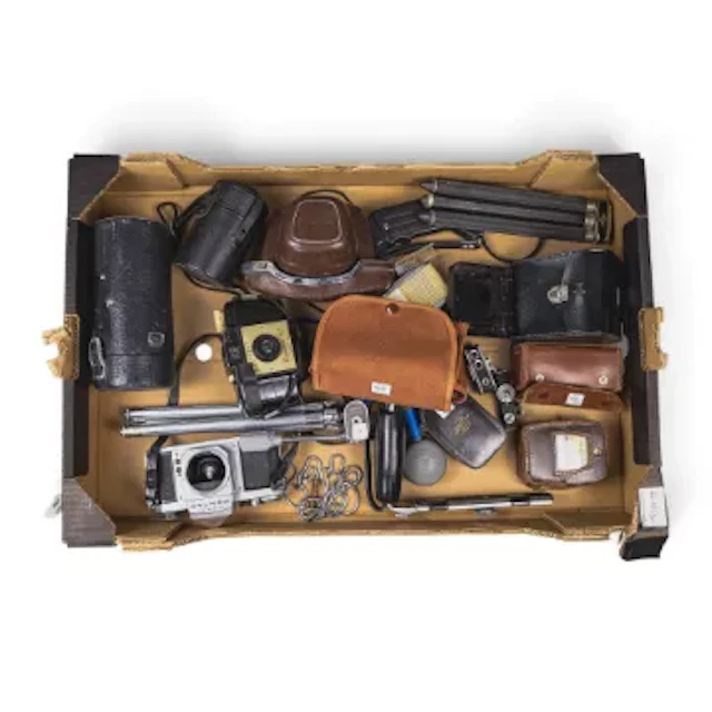 A collection of mixed items to include - Pentax SLR 35mm camera body