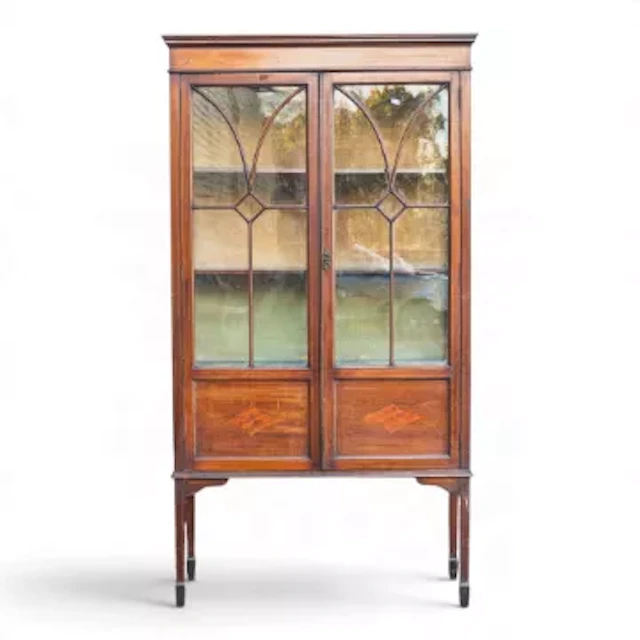 Early 20th century mahogany display cabinet featuring astragal-glazed