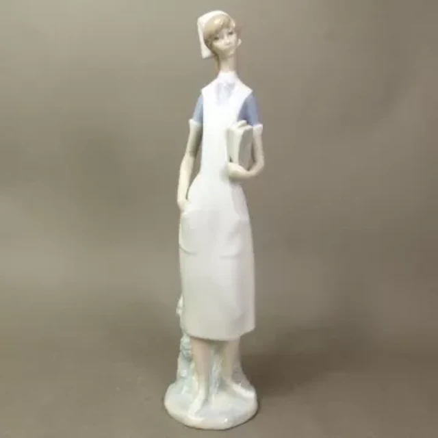 Lladro Female Physician model no 5197, height 36cm.