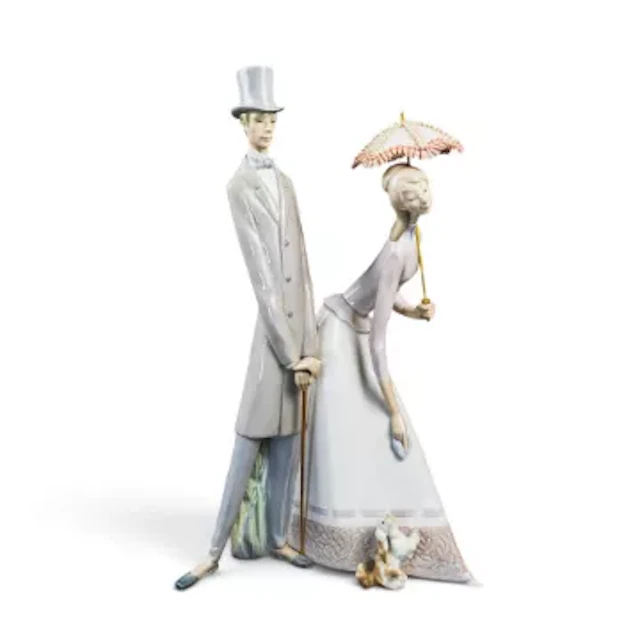Lladro Porcelain figure 'Couple with Parasol' Model no.4563 depicting