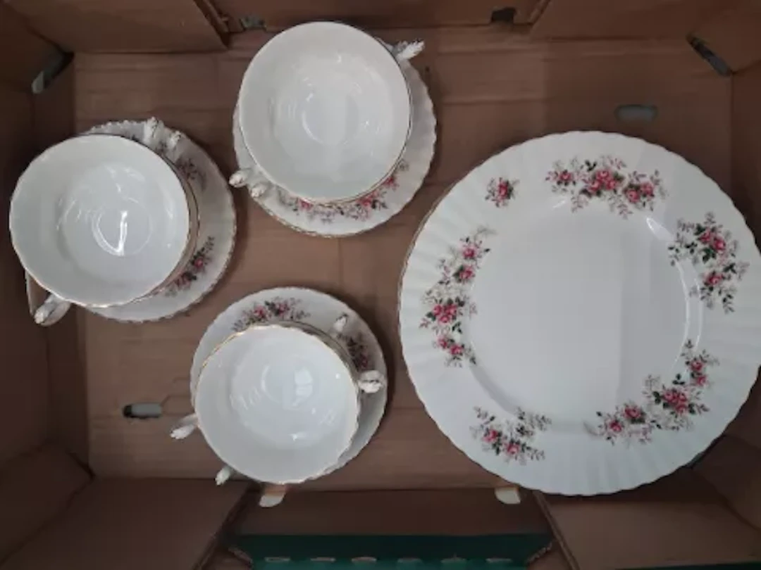 Royal Albert Lavender Rose pattern dinnerware, 6 dinner plates, 6