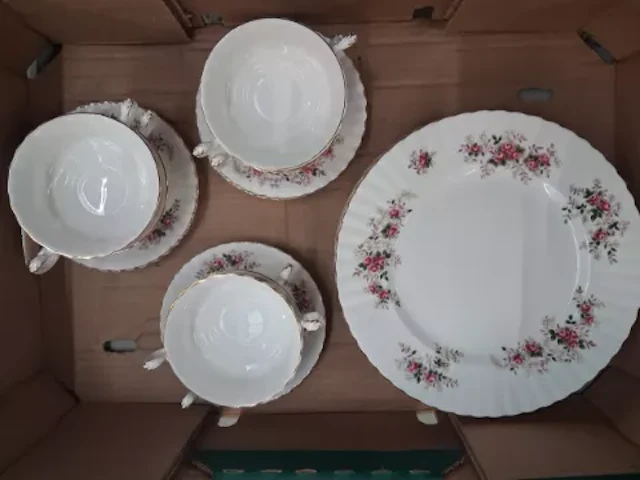 Royal Albert Lavender Rose pattern dinnerware, 6 dinner plates, 6