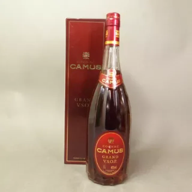 Camus Grand VSOP Cognac, 1 litre, 40%, in original box.