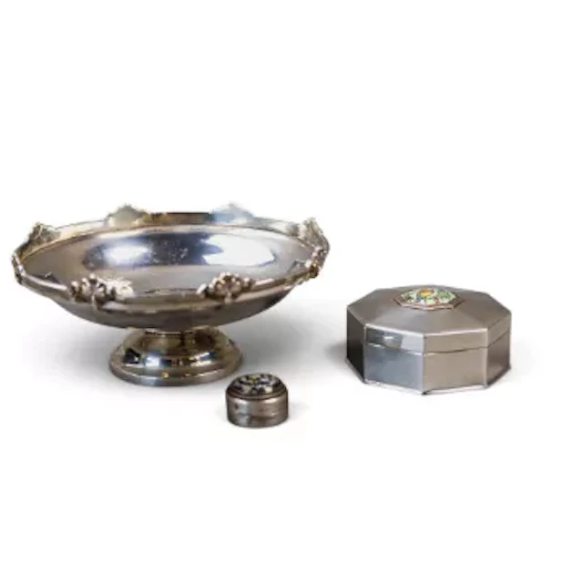 A collection of silver items including footed dish, Sheffield 1933