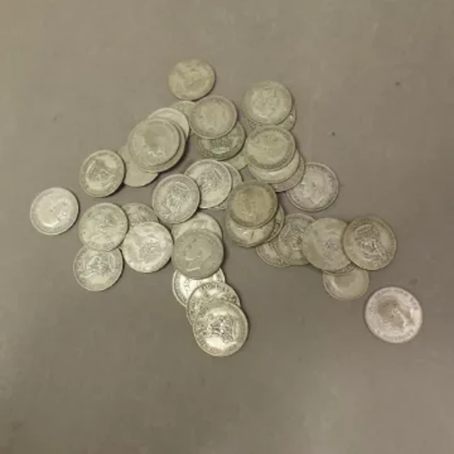 A quantity of pre 1947 half silver coinage, combined 215.4g.