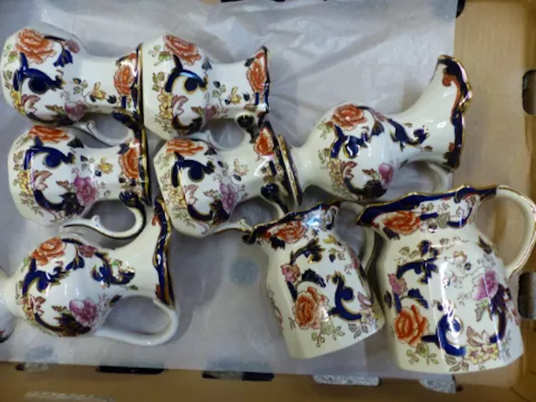 Mason's Blue Mandalay pattern jugs x 8 (1 tray).