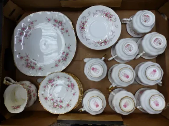 Paragon Victoriana Rose and Rose Bouquet pattern tea ware, 21 pieces