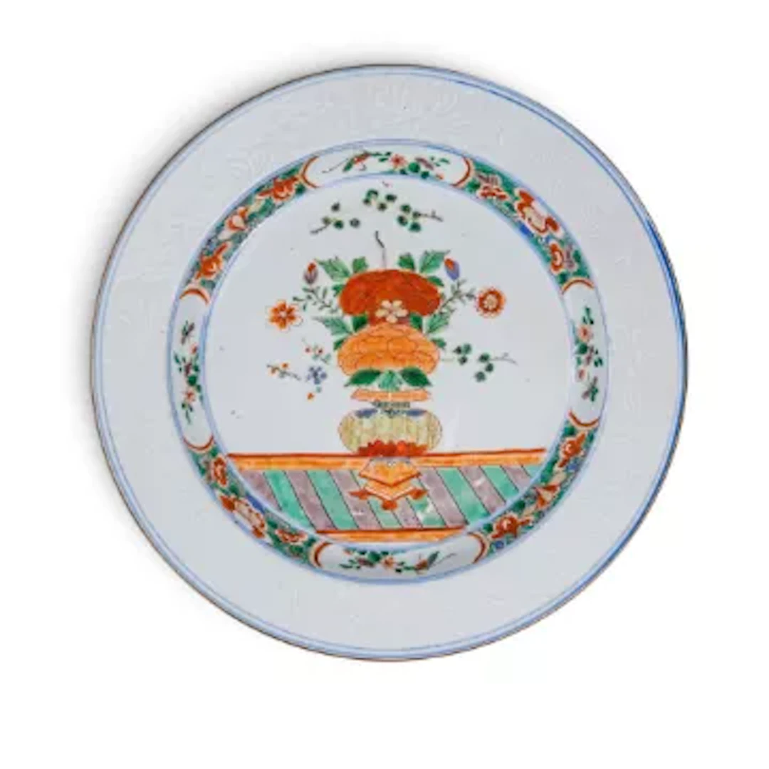 An Chinese porcelain dish/plate, Kangxi period, decorated in the Famille