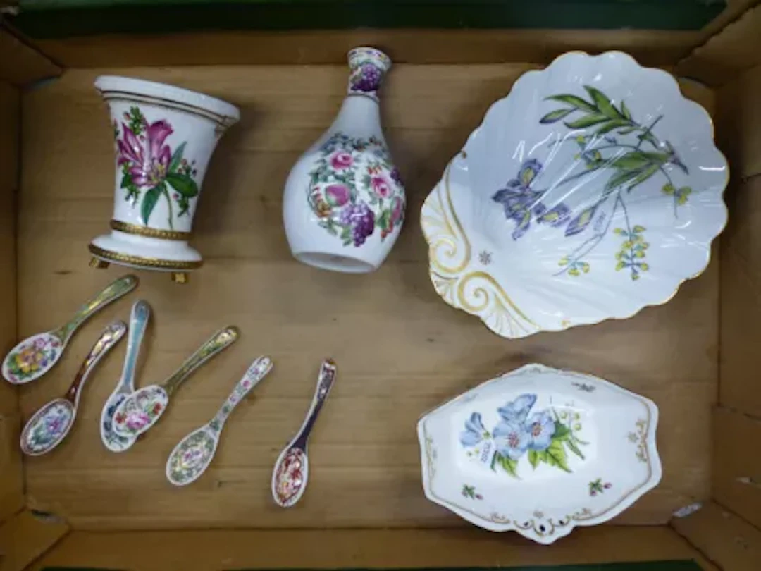 Spode Stafford Flowers pattern shaped dishes, small footed vase (cover