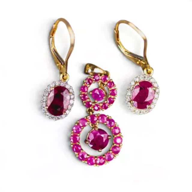 9ct gold ruby cluster pendant, and a pair of ruby & diamond earrings, 4.3g. (3)