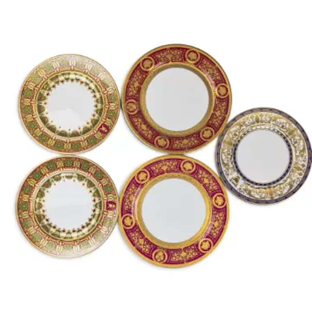 A group of De Lamerie pieces to include 5 dinner plates, consisting