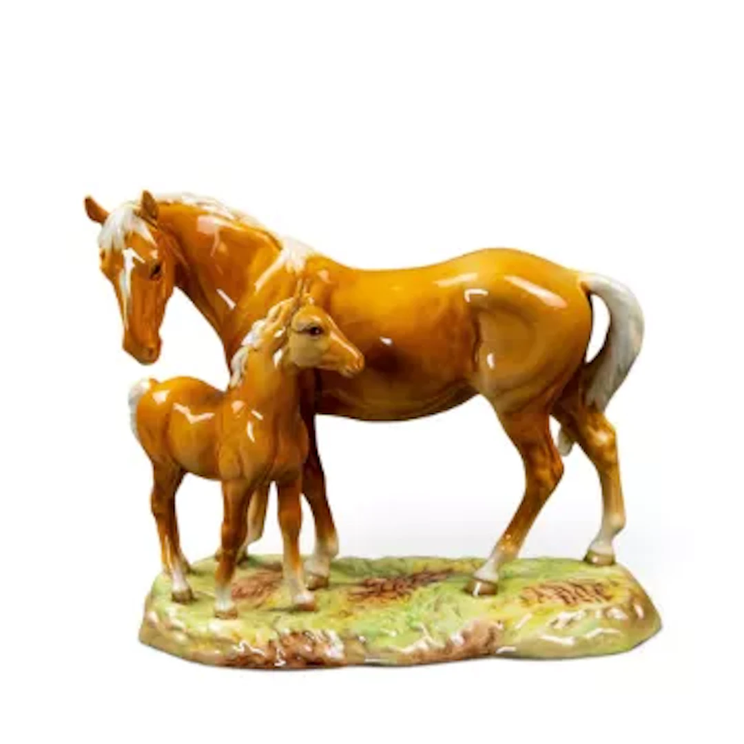 Beswick, model of a Palomino mare & foal on base, model no.953, second