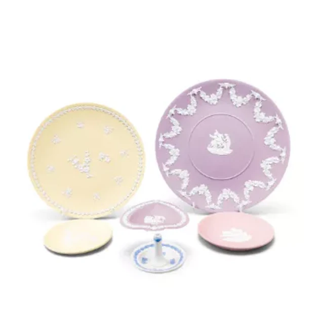 Wedgwood Jasperware selection to include:- Lilac decorative plate