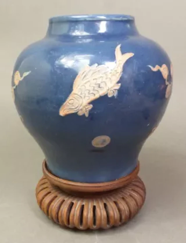 Late 19th century Chinese vase or jar, stylised fish and aquatic plant