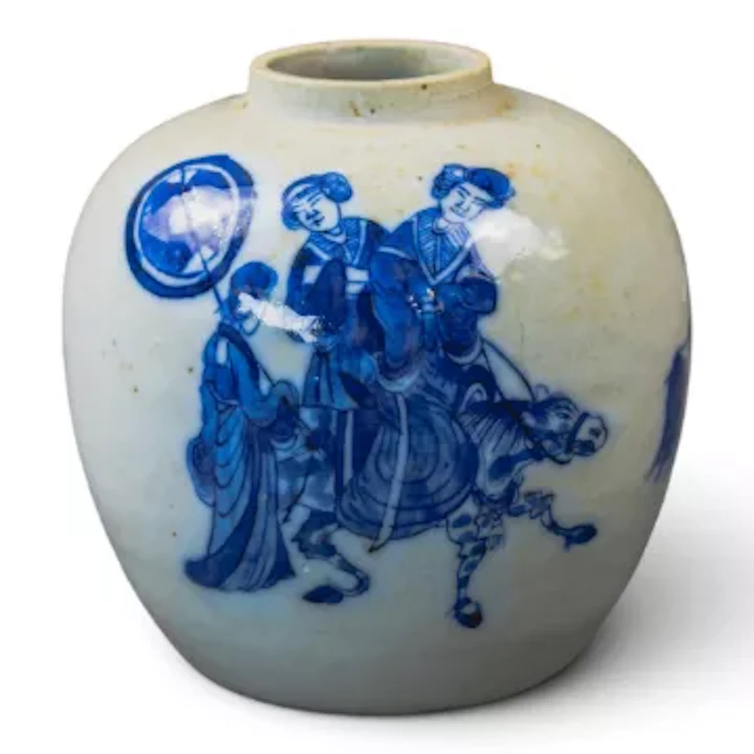 A Kangxi Chinese jar decorated in blue & white colours featuring figures